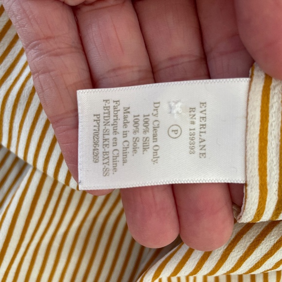 Everlane - Clean Silk Short-Sleeve Square Shirt - Picture 3 of 3